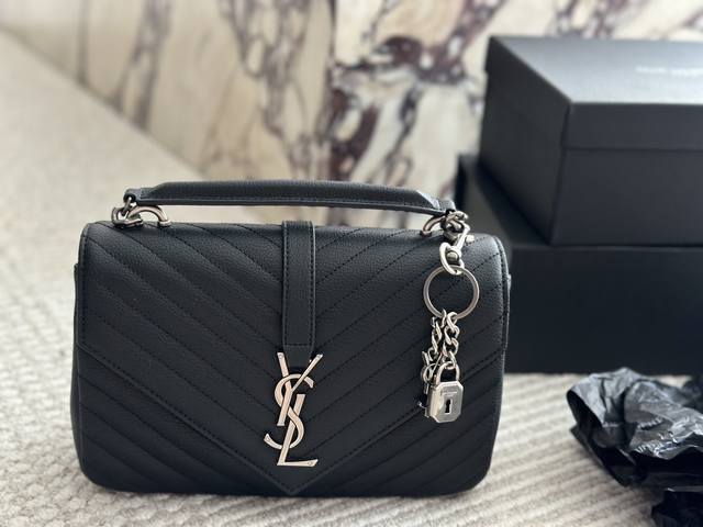 原版品质 。 礼盒包装 Ysl 圣罗兰V格 邮差包牛皮 slp 西班牙进口原版皮！邮差包 原版粗旷鎏金链条 标签S*Int Laurent 链条包，圣罗兰 Ys - 点击图像关闭