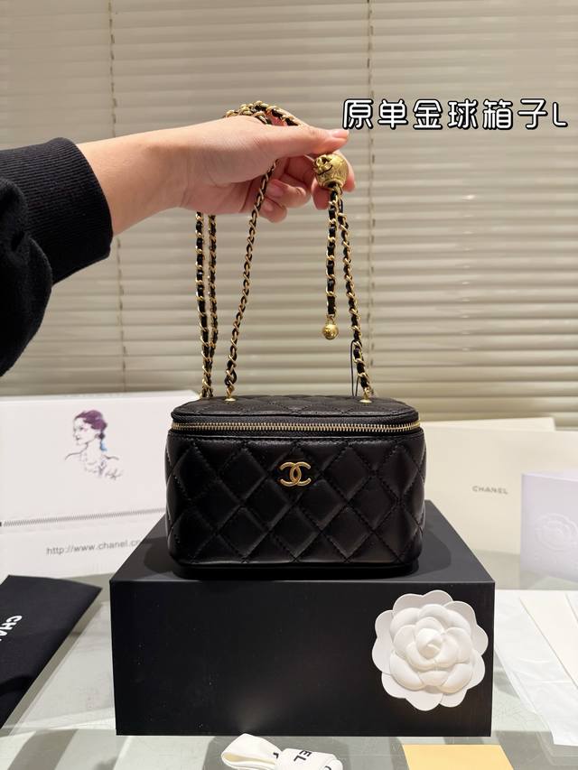 原单小羊皮size：20Cm跑量品质 配包装小香家 Chanel香奈儿新品口红包金球化妆小盒子 出街打开能补妆关上能拗造型