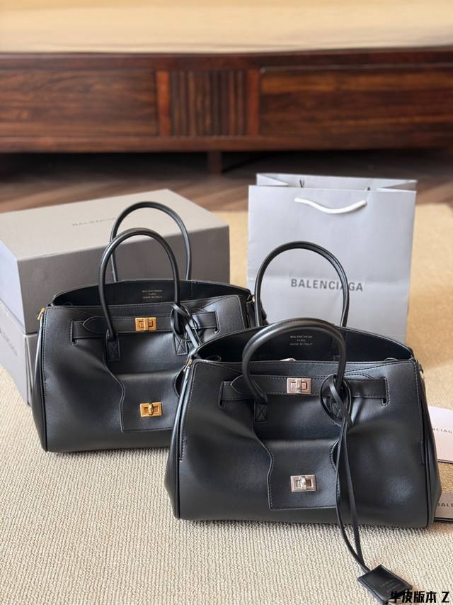 牛皮版本 巴黎世家的Belair 甲甲卡戴珊 Kim Kardashian 套装巴黎世家家的 铂金包Balenciaga Belair 黑色机车过膝靴穿出了卡戴 - 点击图像关闭