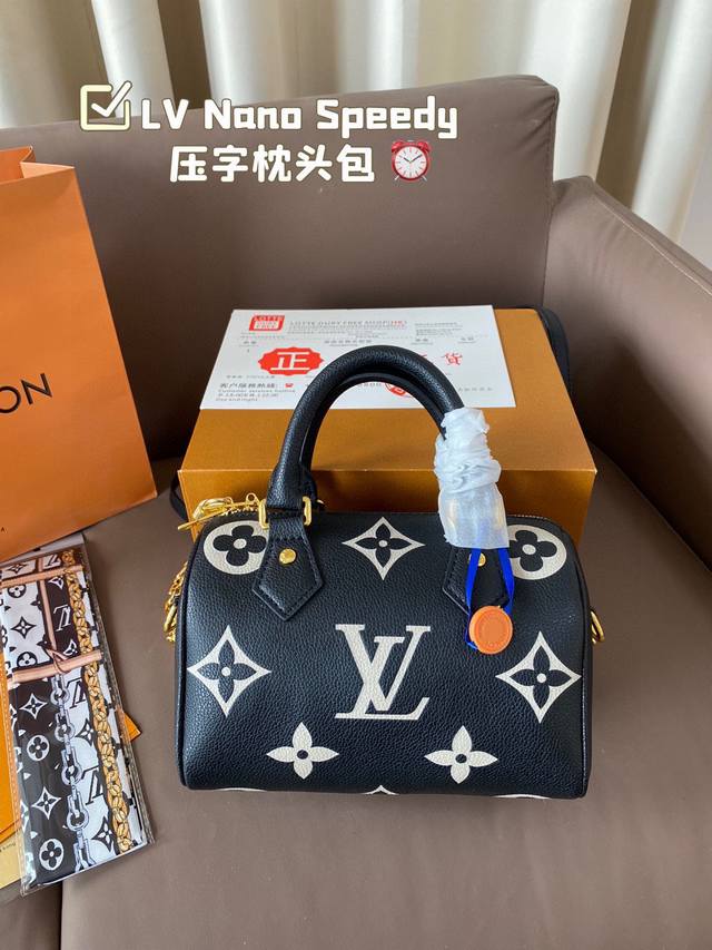 Lv Nano Speedy 压字枕头包 lv 新款系列 枕头包 手袋,全网首发 Lv Speedy Nano 枕头包这款Retiro 手袋以标志性 经典永恒。