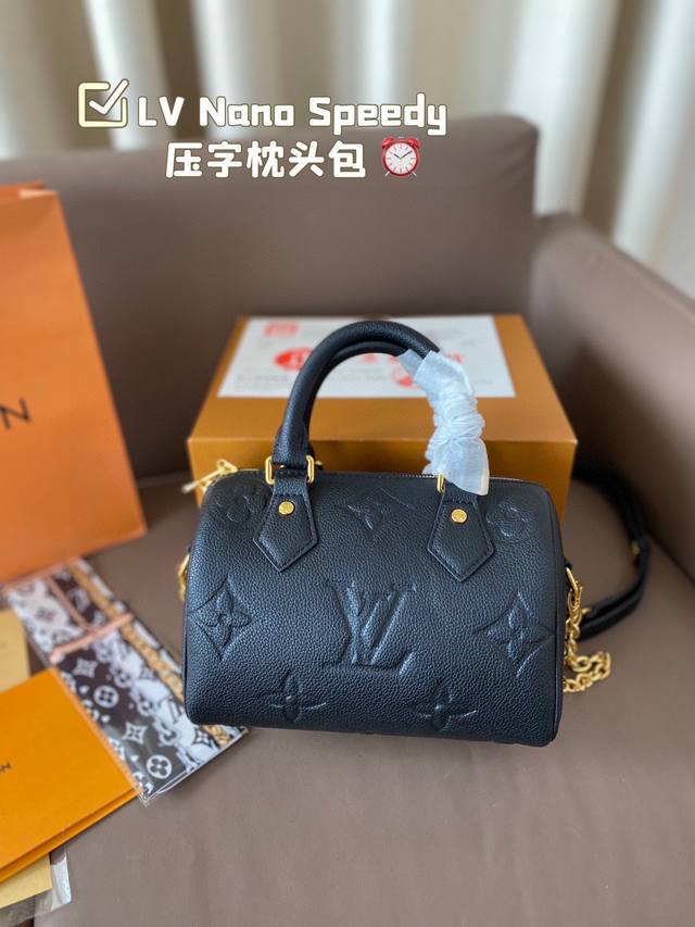 Lv Nano Speedy 压字枕头包 lv 新款系列 枕头包 手袋,全网首发 Lv Speedy Nano 枕头包这款Retiro 手袋以标志性 经典永恒。