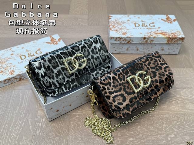 配盒dolce & Gabbanad&G杜嘉班纳手提链条包经典Dg标识，自带辨识度～包型立体挺廓，现代极简！配长肩带，手提斜挎上身酷飒有型，复古又时髦！ 尺寸2