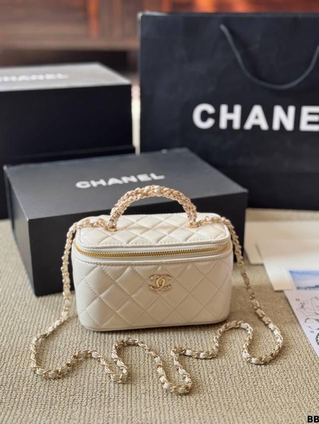 Chanel 盒子包 慵懒随性又好背上身满满的惊喜高级慵懒又随性彻底心动的一只size：16 10Cm