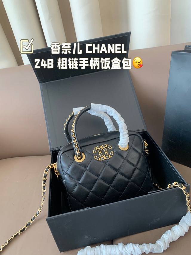 头层皮 香奈儿 Chanel 24B 粗链手柄饭盒包惊喜可拆卸的链条轻巧又可爱好能装啊简洁灵动的造型好迷人尺寸19*14折叠盒