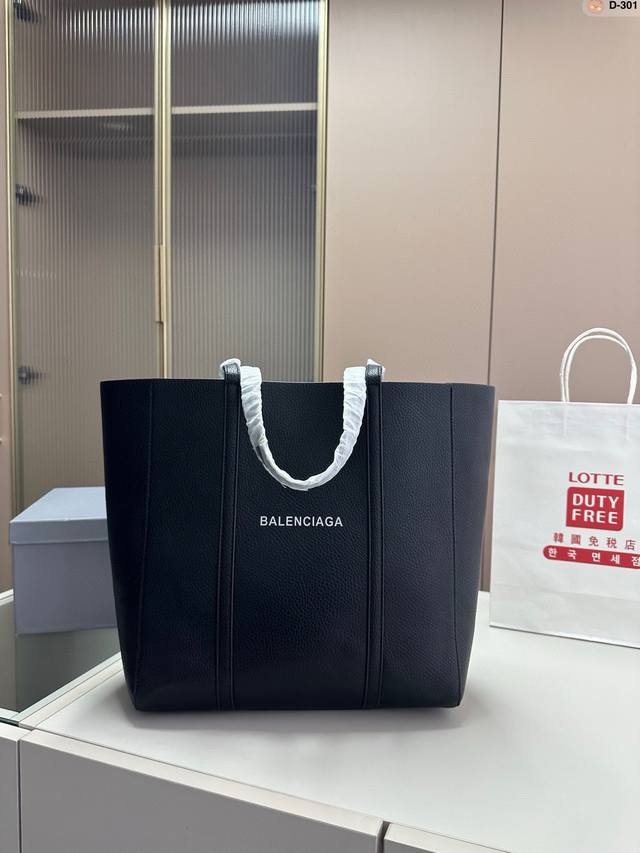 巴黎世家 balenciaga 购物袋托特包简单实用耐看 愈看愈好看！！！！d-301尺寸31.16.31 - 点击图像关闭