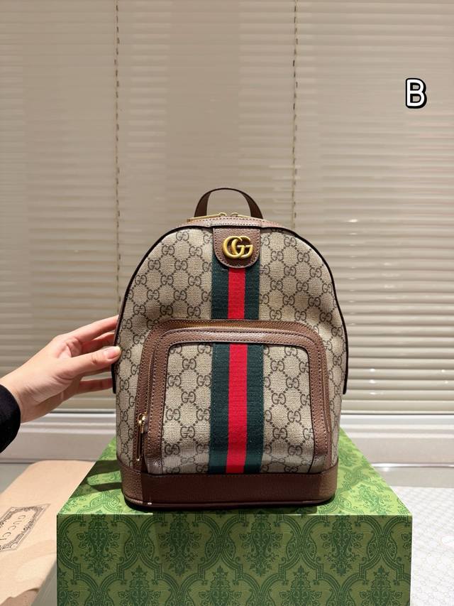 牛皮版本 gucci 新品双肩包 原版品质！精工制作 Gucci 古奇 经典调配件 Gucci 古奇最新火款 注意！细节 这款购物袋将标志性图案与经典印花相结合