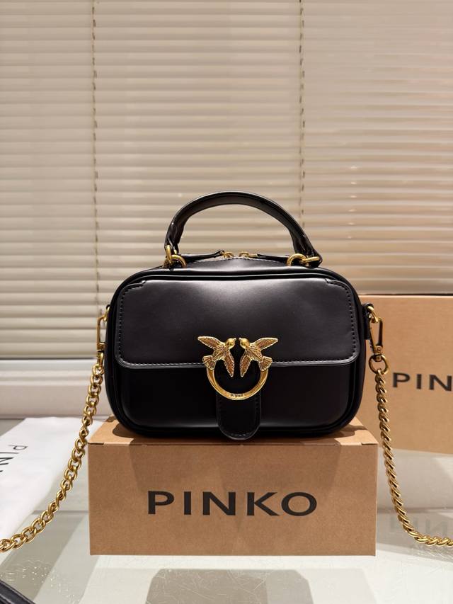 飞机盒pinko 品高燕子包pinko 在平价包包里算是明星喽国他的经典燕子包，是有品味和个性的妹子的最佳选择盛即使在皮具品牌竞争激烈的的意大利，Pinko 仍