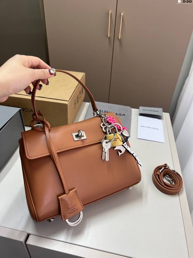 Balenciaga 巴黎世家新款Rodeo托特翻盖斜挎包 配长肩带 斜挎可手提 ～d-343尺寸24×18折叠盒飞机盒