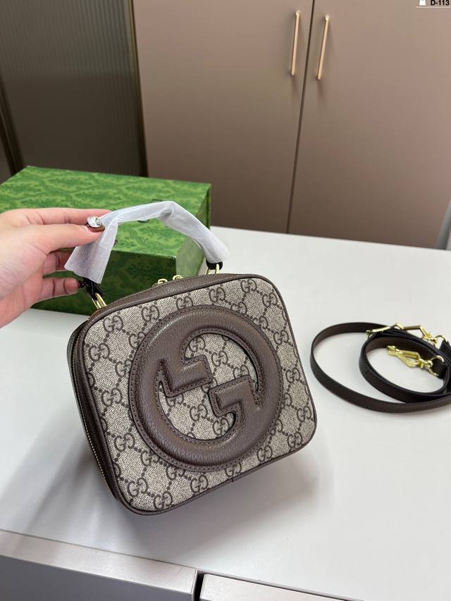 Gucci 23新品 刺绣 相机包 高级时髦 日常出门首选时尚弄潮儿必备款哦 d-113尺寸17×15折叠盒 - 点击图像关闭