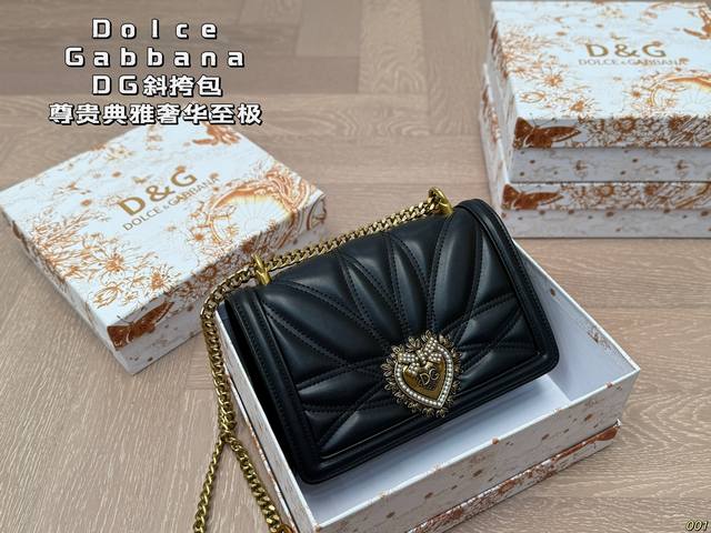 7色 配盒dolce & Gabbana 杜嘉班纳Dg斜挎包尊贵典雅的外形优质面料 奢华至极与生俱来的英伦气息高端品质独家订制 尺寸： 22 14 - 点击图像关闭