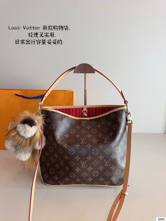 Lv 中古 购物袋 这款包真的太有味道了，浓浓的复古风情，Vintage 的精髓体现的淋漓尽致，灵感源自档案馆的复古细节，尤其值得称道的莫过于可脱卸式拉链手包，