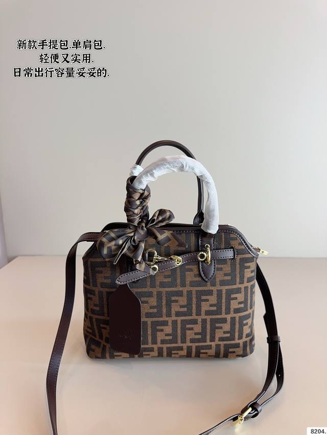 Dior.Fendi. Coach Gucci 新款手提包.时尚超实用超百搭出街最爱就是它了 容量超级可，爱了爱了谁能抵得住这波 太精致可爱了尺寸：27*10* - 点击图像关闭