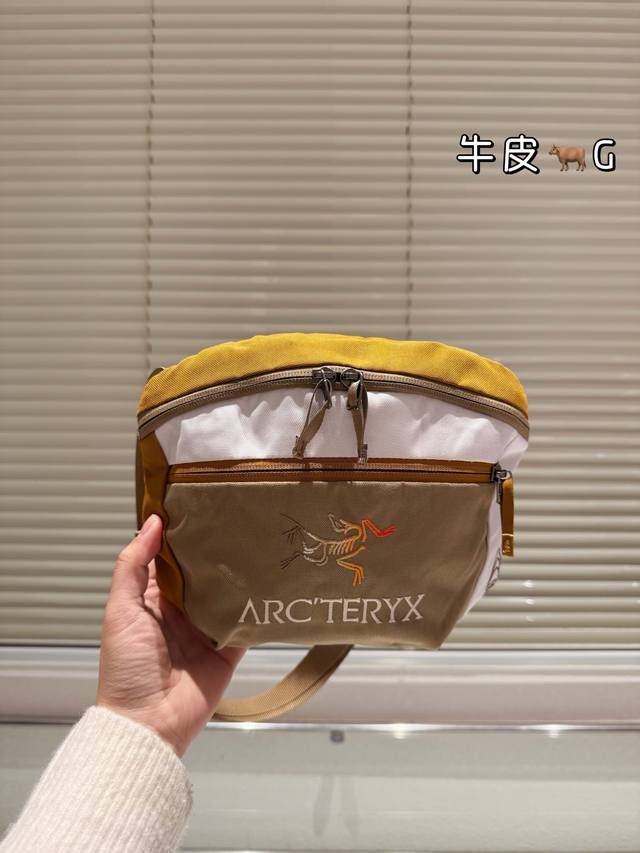 原版布 arcteryx始祖鸟 胸包 高级感爆棚质感细节都超级好 一包搞定所有化妆品 尺寸24.19Cm