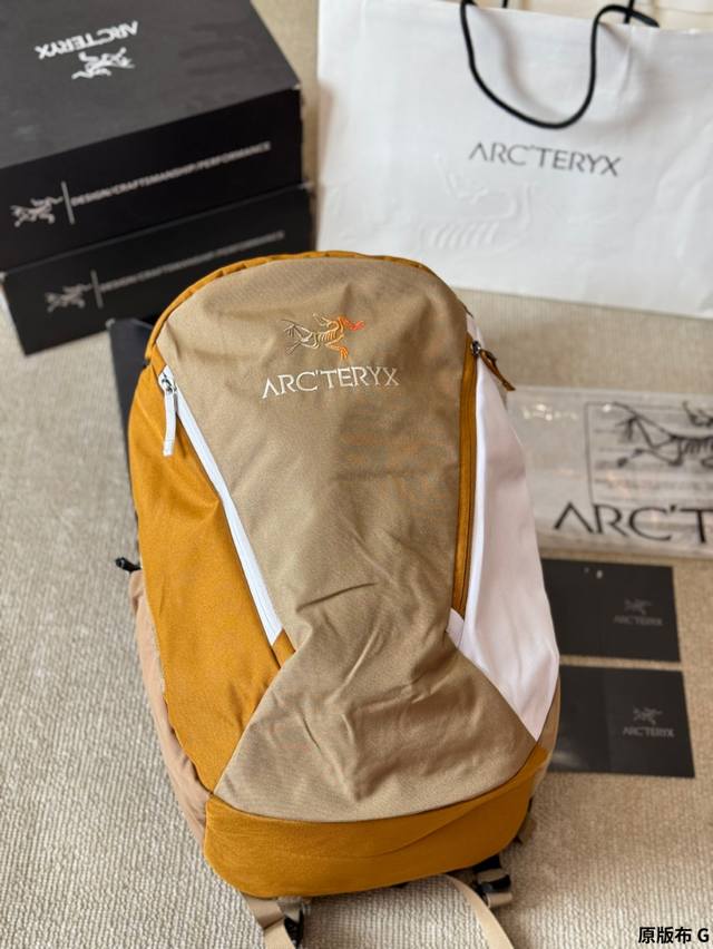 原版布 beams Arcteryx 始祖鸟联名Mantis 26L背包始祖鸟 Mantis 26双肩背包来了！一定要冲的双肩包，很高级！韩国博主人手一个，正价