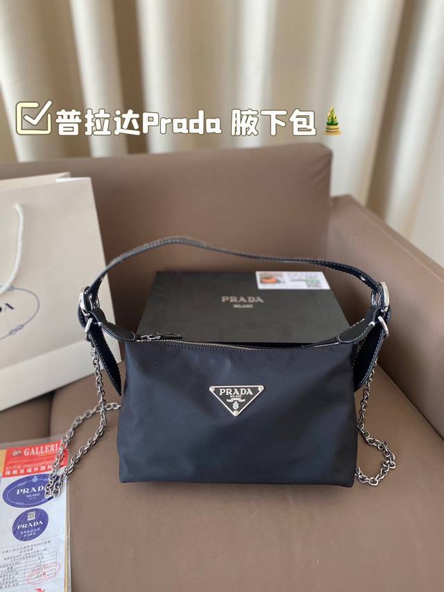 普拉达Prada 慵懒随性又好背上身满满的惊喜轻便实用百搭尺寸25*15