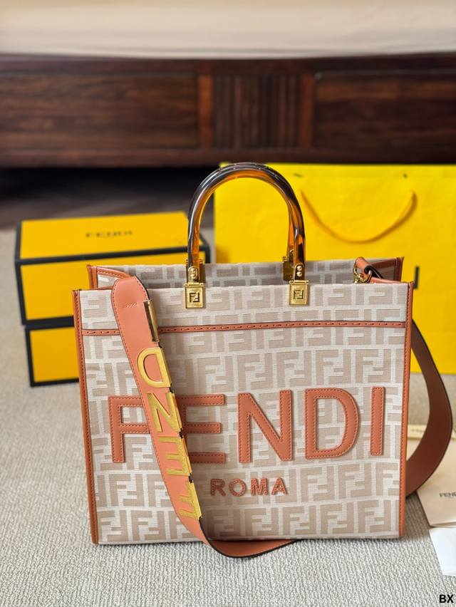 原版布 尺寸：大号35 30Cm f家 Fendi Peekabo 购物袋经典的Tote造型！托特包