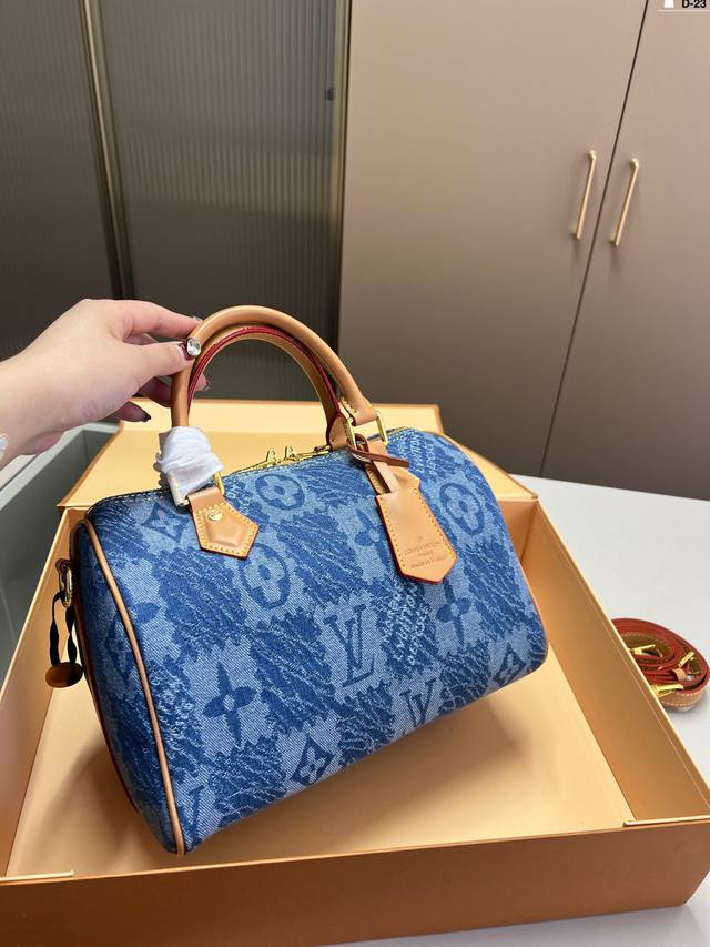 Lv 路易斯威登枕头包 百搭时尚 颜值超高是每个潮酷女孩必入单品d-23尺寸25×18折叠盒 - 点击图像关闭