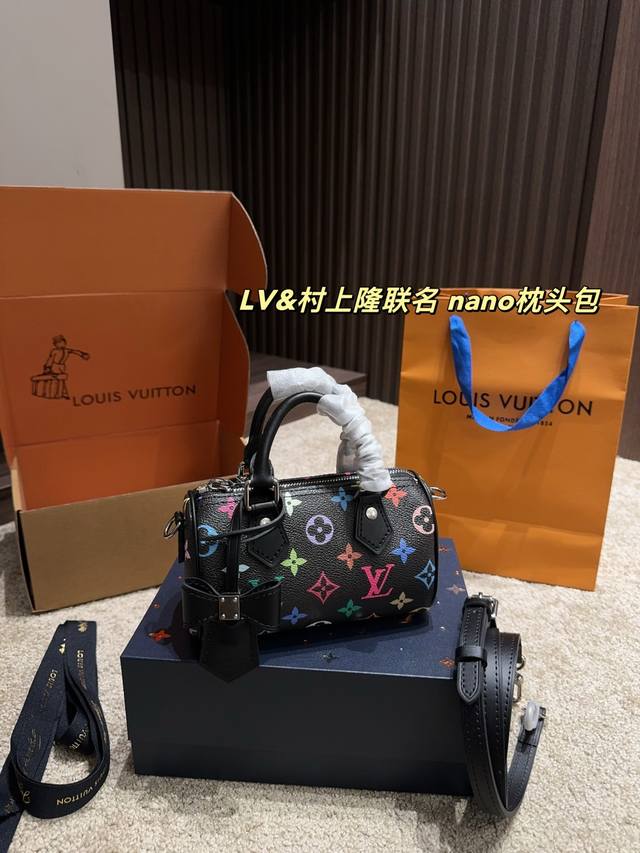 全套包装尺寸17.10lv Speedy Nano Mini枕头包村上隆联名系列梦回千禧年结合金属配件，俏皮中带点小华丽