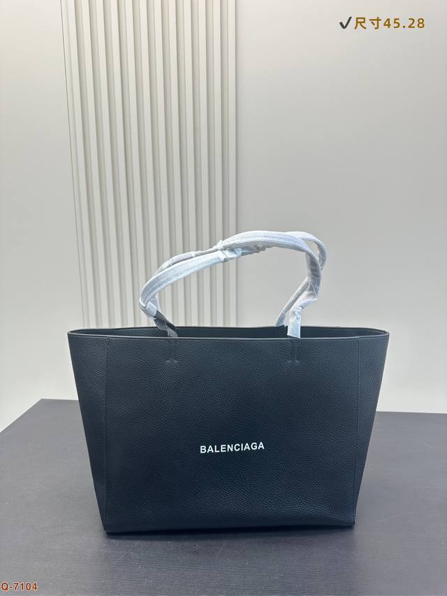 Balenciaga 巴黎世家专Gui新品购物袋！！！！独家特别好看！太好看啦 超大容量 喜欢的美妞抓紧自留啦 尺寸45.28 - 点击图像关闭