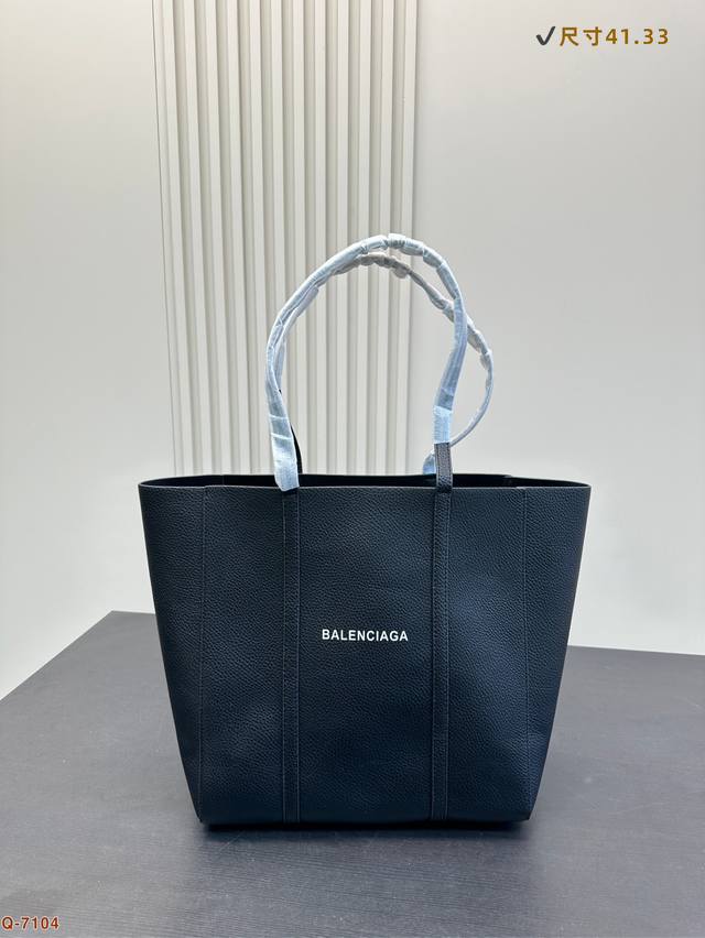 Balenciaga 巴黎世家专Gui新品购物袋！！！！独家特别好看！太好看啦 超大容量 喜欢的美妞抓紧自留啦 尺寸41.33