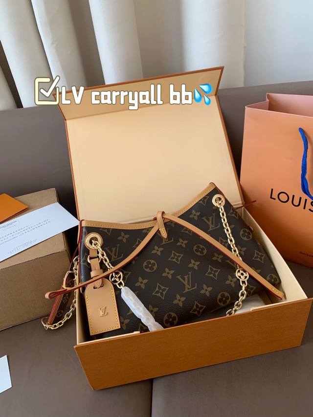 折叠礼盒 新的Carryall Bb鲶鱼须子和大金链子宝宝们形容的太贴切了 Lv配金链子真的好看小小咩觉得新版Carryall变可爱 了，而且不喜欢大包的姐妹这 - 点击图像关闭