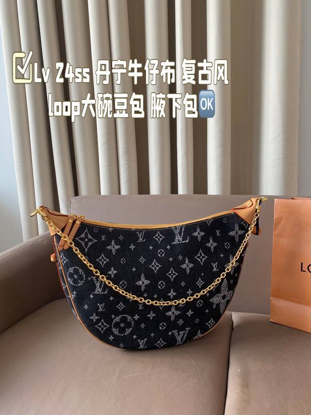 Size：38*26Cmlv 24Ss 丹宁牛仔布 复古风loop大碗豆包 腋下包太戳我了吧！上身效果！啥也不说啦！订起来 .搜索Lv 大月亮包