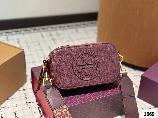 配折叠盒子 托里伯奇Tory Burch 纯皮相机包经典舒适与精致并存简洁大方 却又不失小心机轻松朾造优雅通勤穿搭尺寸：19.5 11